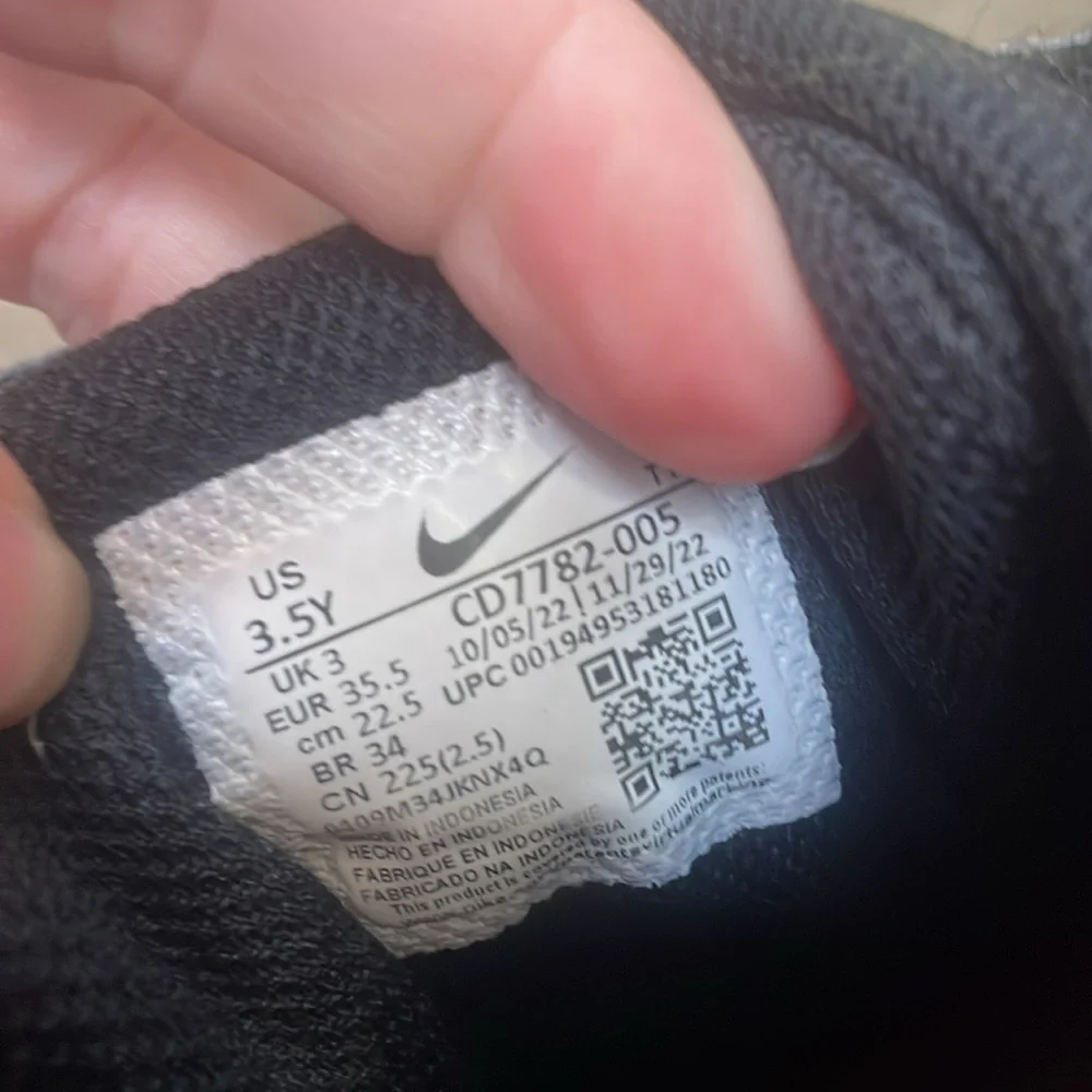 Nike court Borough Sneakers! Youth 3.5